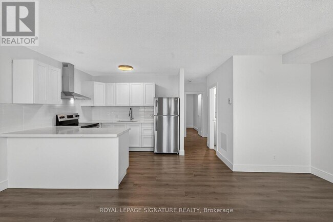 Photo du bâtiment - 215 Danforth Ave