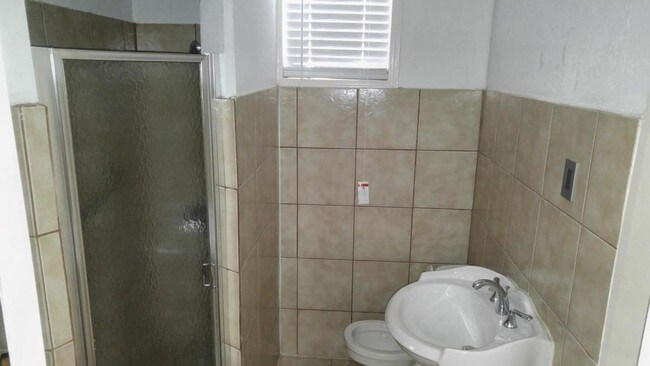 Building Photo - 214 Greenwood St