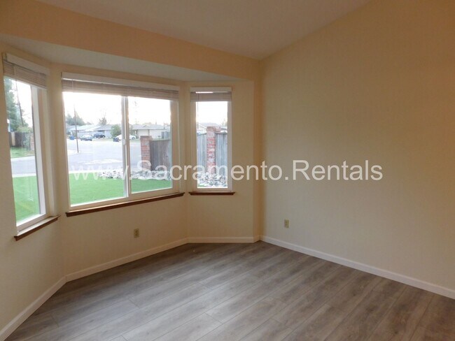 Foto del edificio - Spacious 4bd/2ba Citrus Heights Home with ...