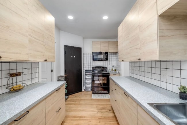 Building Photo - 1600 Central St