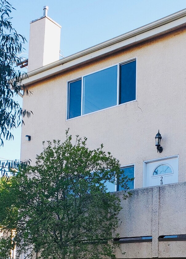Building Photo - 705 E Olive Ave