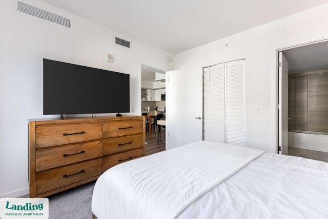 Building Photo - 200 NE 1st Ave