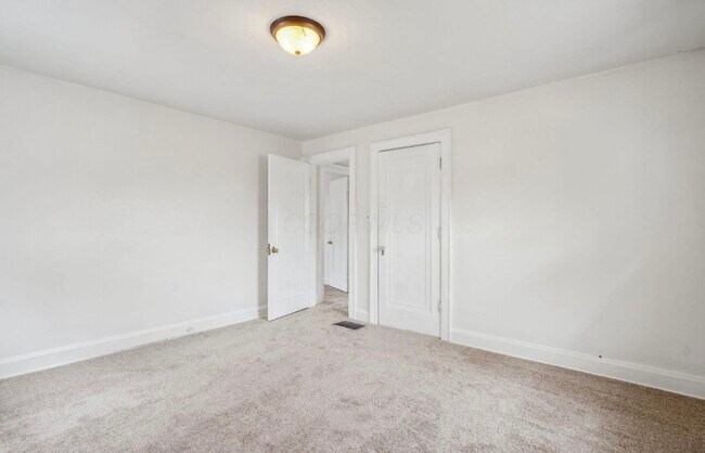 Foto del edificio - 1066 Kelton Ave