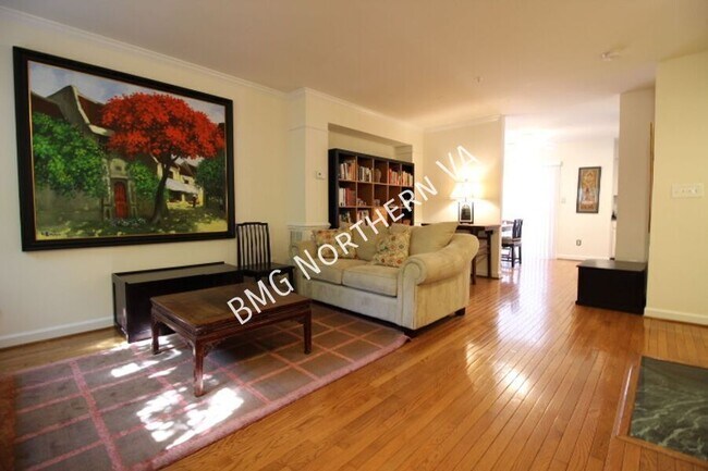 Foto del edificio - 2304 N Greenbrier Ct