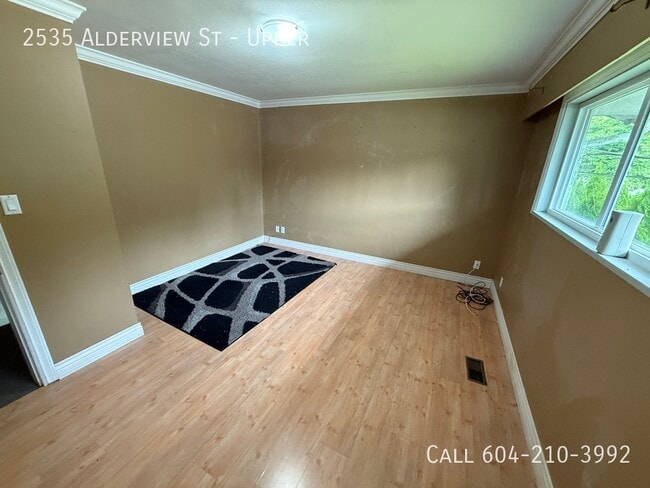 Photo du bâtiment - Spacious Upper in East Abbotsford