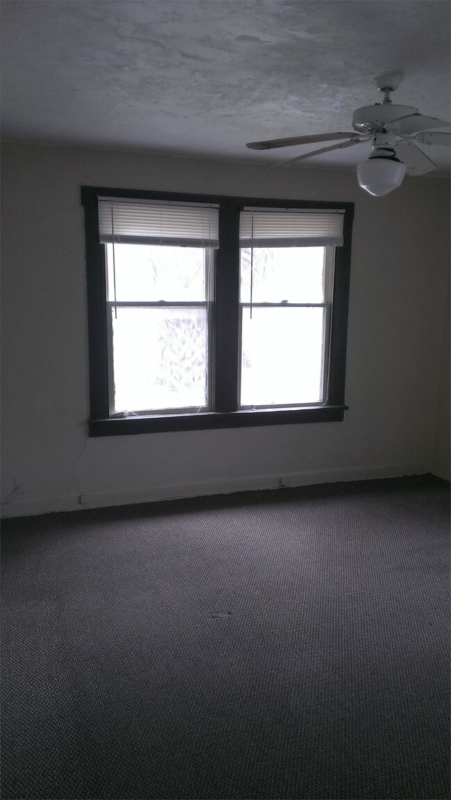 Building Photo - 711 18th Ave S
