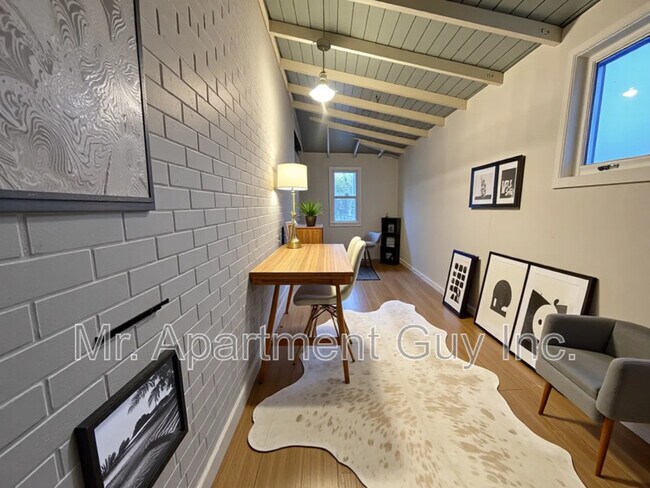 Photo du bâtiment - 57 Barton St E