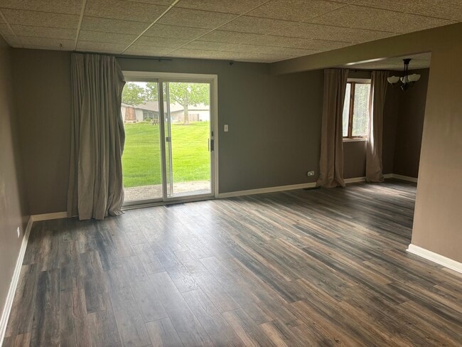 Foto del edificio - 523 Waverly Ct