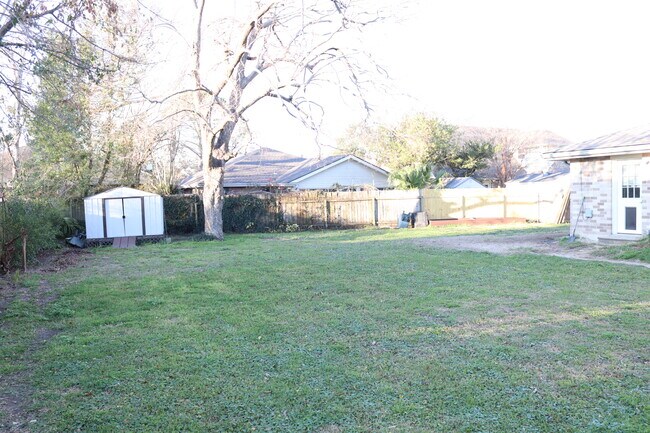 Building Photo - 4528 Chastant St