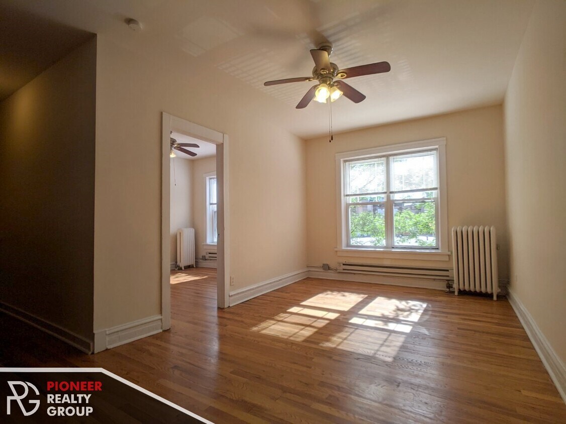 Foto principal - 957 W Cornelia Ave