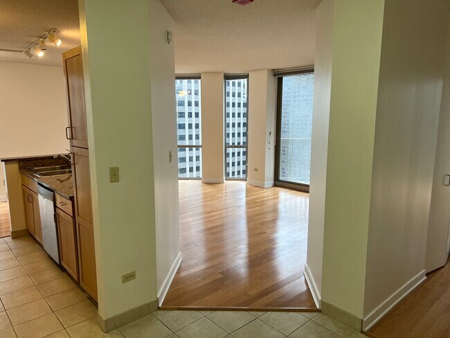 Building Photo - 222 N Columbus Dr