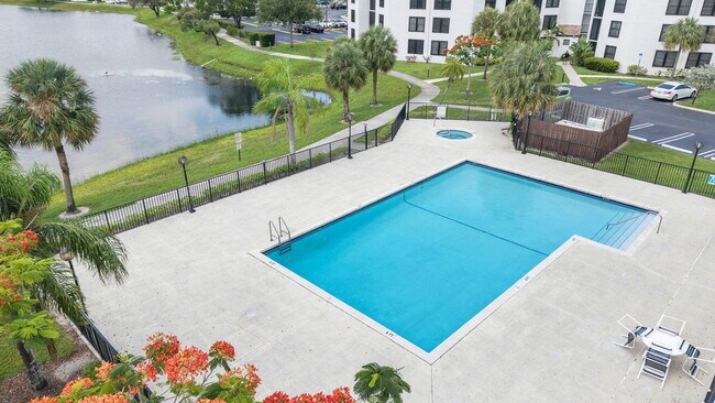 Building Photo - 212 Lake Pointe Dr