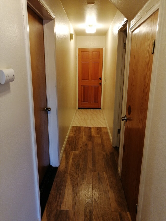 Foto del edificio - 594 Rose Ln