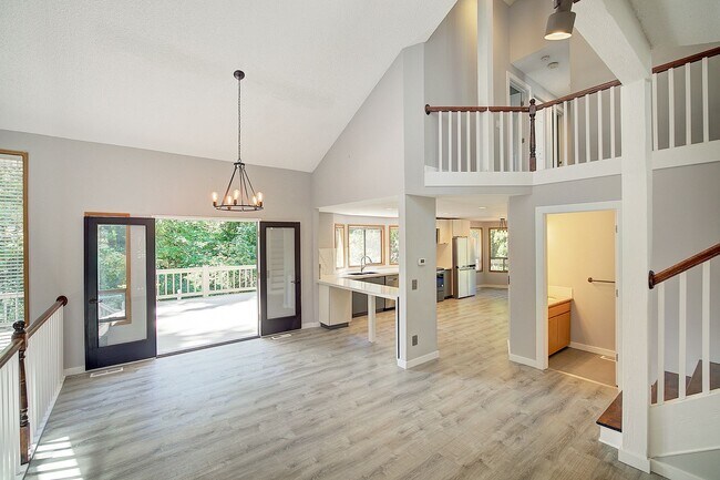 Building Photo - 5Bd/2.5Ba Kirkland Home