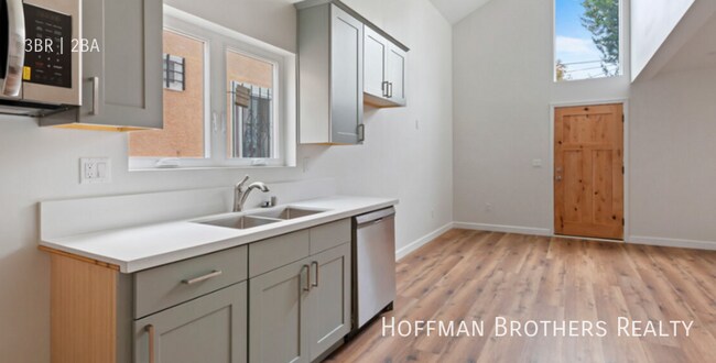 Foto del edificio - 5507 S Manhattan Pl