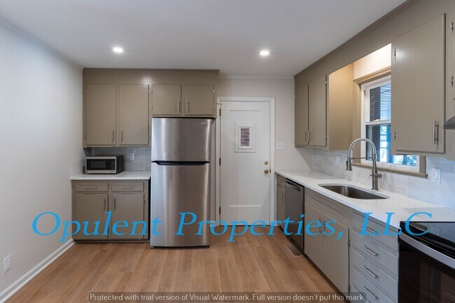 Foto del edificio - 834 Savage Rd