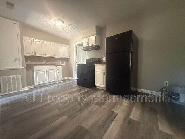 Foto del edificio - 3981 Maynard Dr
