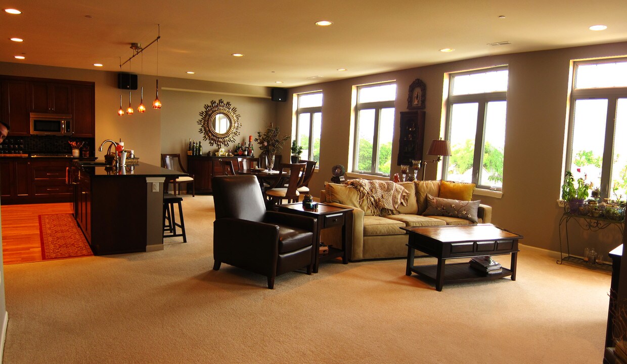 Living Room - 120 N Northwest Hwy