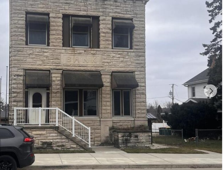 Primary Photo - 131 E Main St