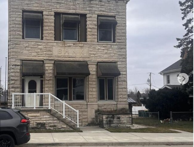 Building Photo - 131 E Main St