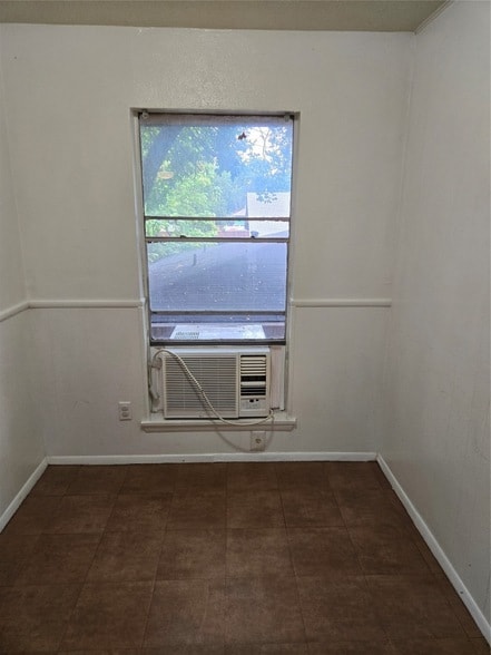 Photo - 2509 Birmingham Ave Apartment