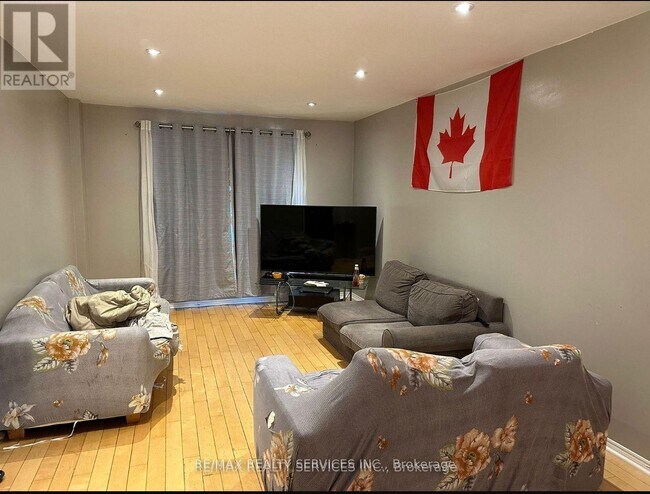 Building Photo - 132 Cherrytree Dr