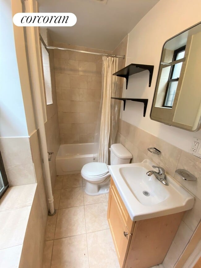 Building Photo - 521 W 168th St