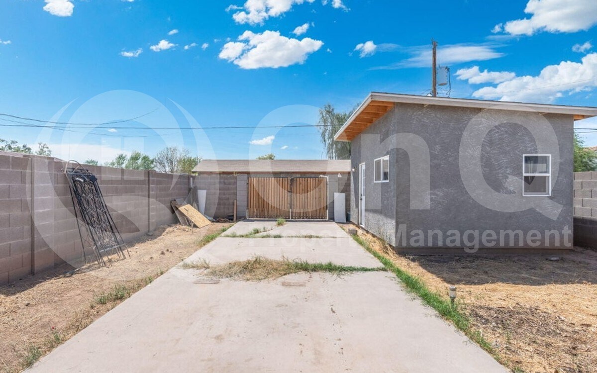 Building Photo - 2721 E Wier Ave
