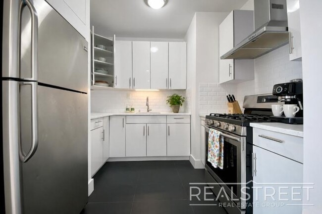 Foto del edificio - LUXURY 2.5 Bed  in Queens!