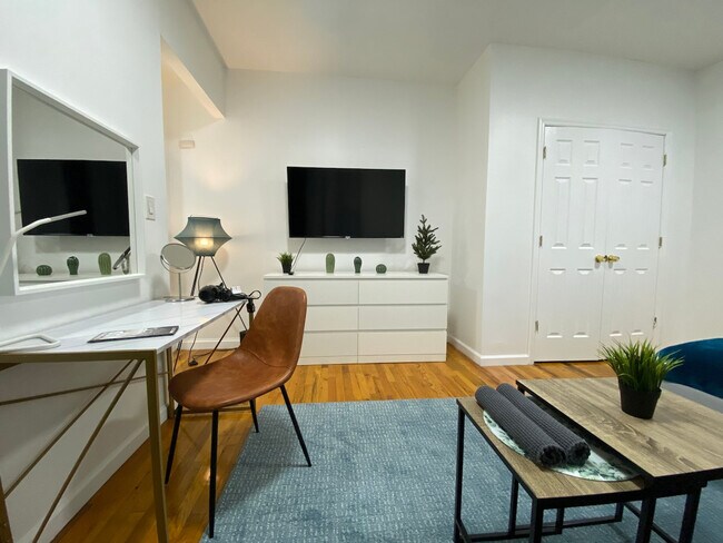 Foto del edificio - 317 E 75th St