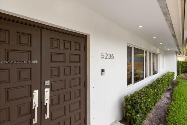 Building Photo - 5236 SW 64th Ave