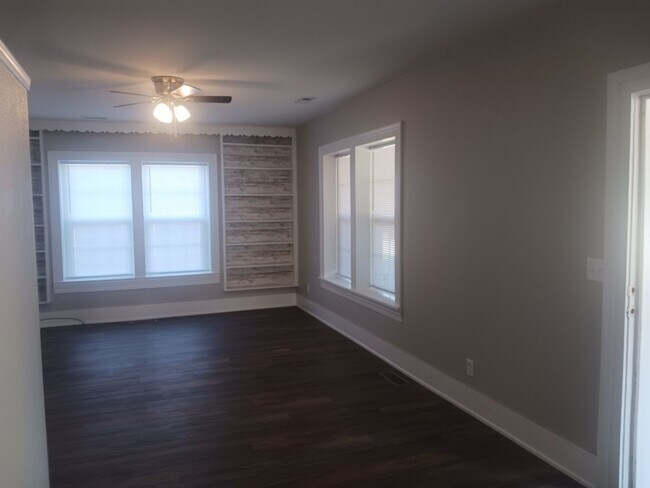 Foto del edificio - 3 bedroom, 2 bath with office in Frederick...
