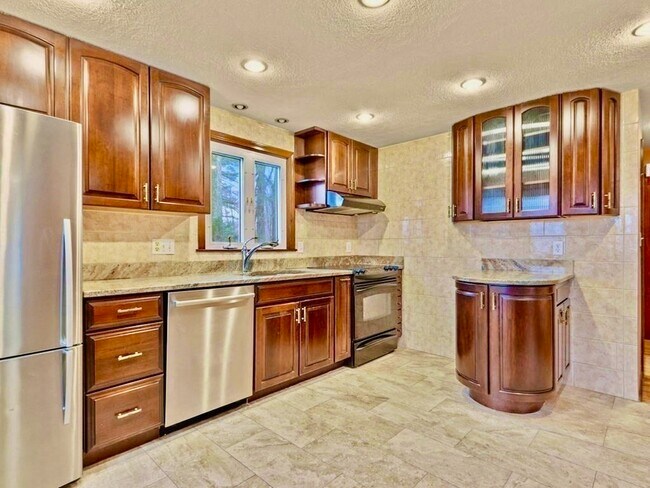 Foto del edificio - 281 Dedham Ave