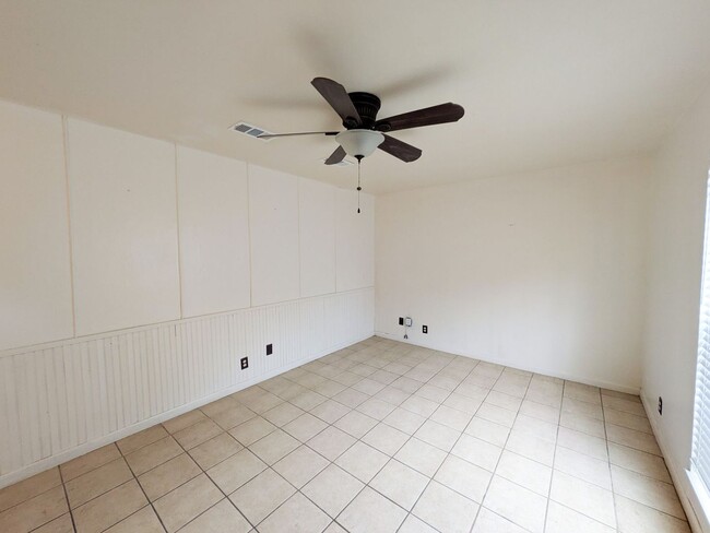 Building Photo - 9225 Shepherd Dr