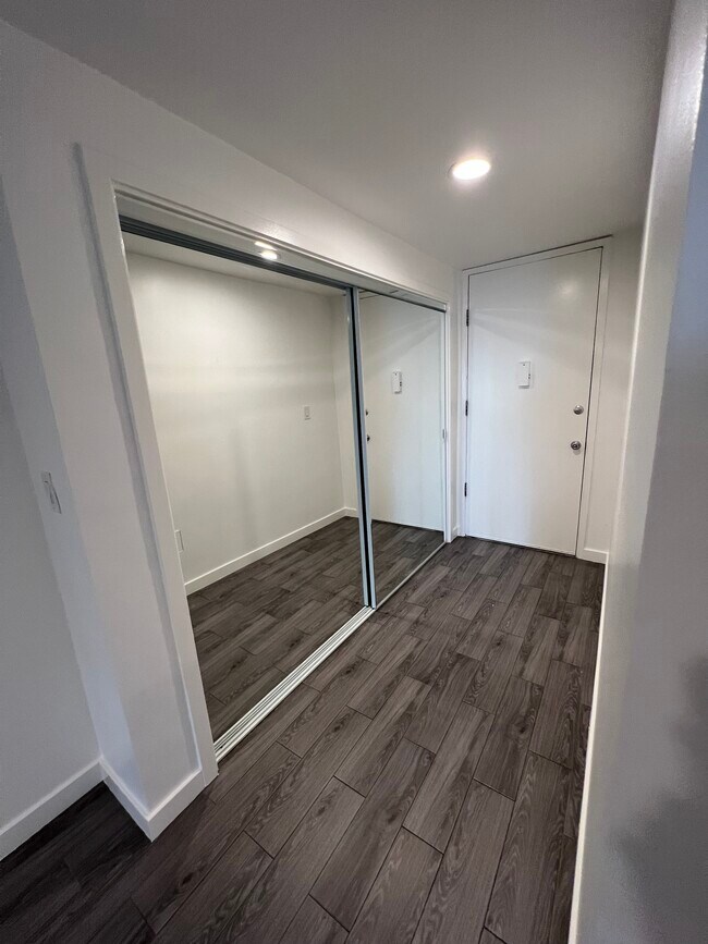 Foto del edificio - 1330 N Sweetzer Ave