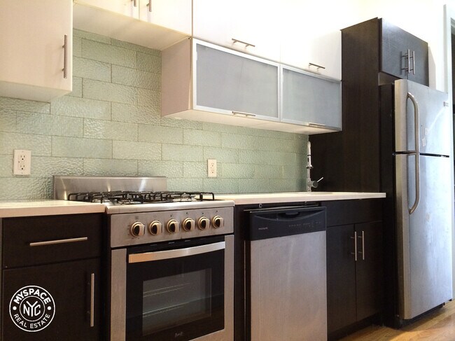 Foto del edificio - 690 Prospect Pl