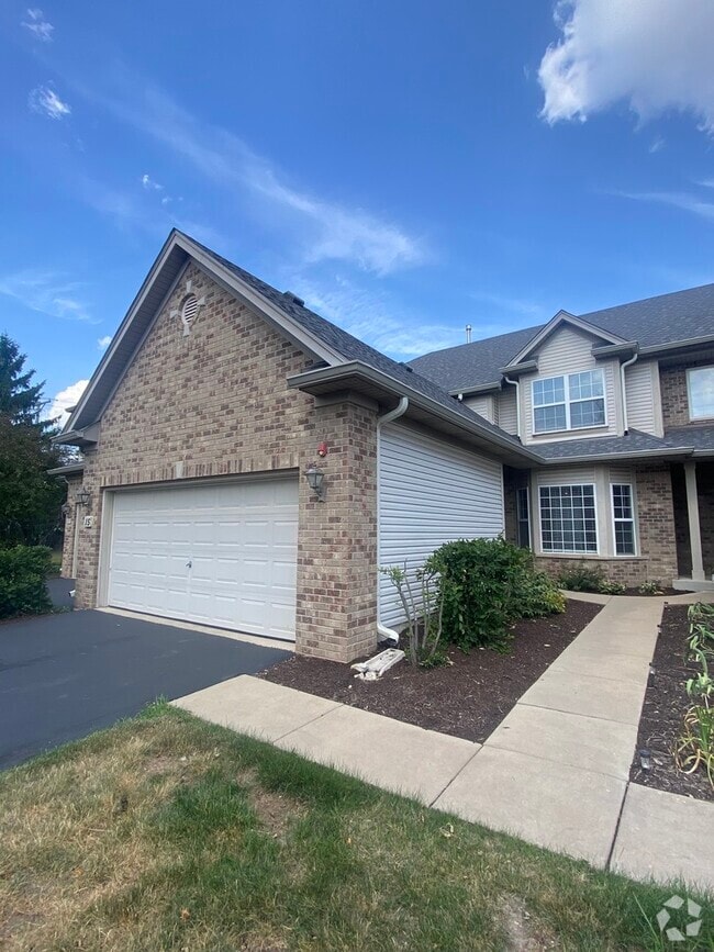Building Photo - 15 Oak Creek Ct