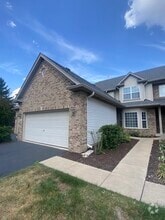 Building Photo - 15 Oak Creek Ct