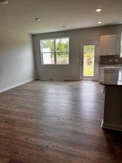 Building Photo - 650 Pt Pl Dr