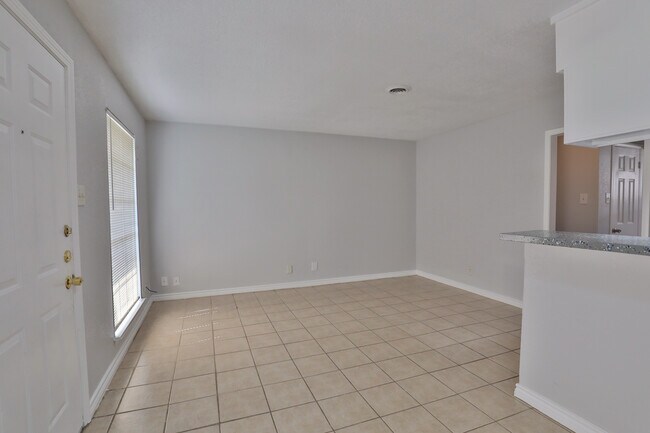 Foto del edificio - Ocean Breeze Apartment Homes