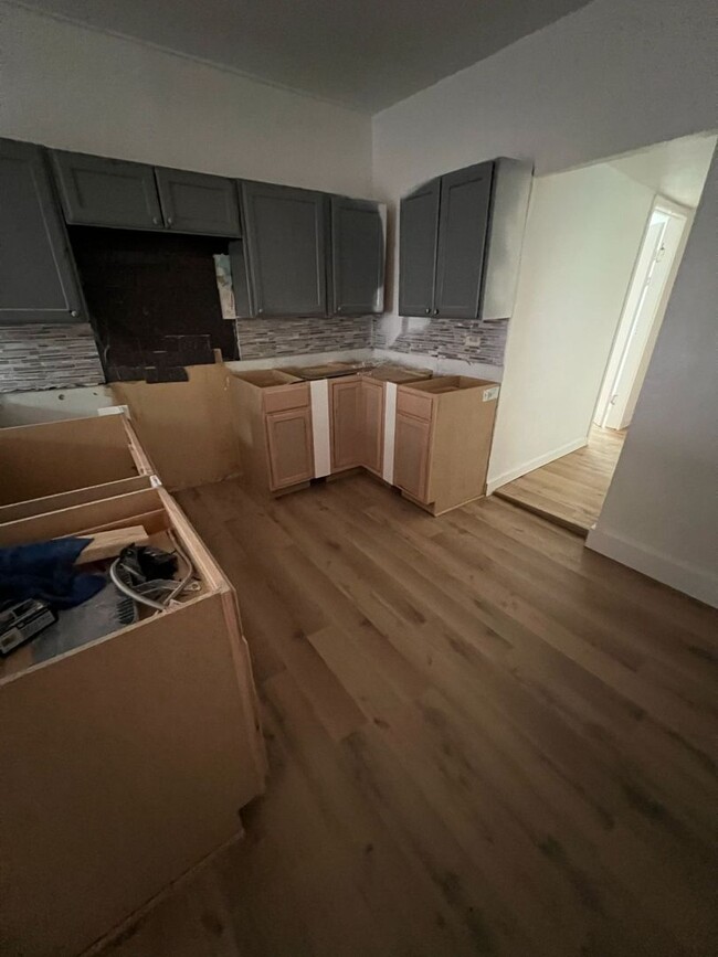 Building Photo - Section 8 Welcome – 4 Bed, 2 Bath Home Nea...