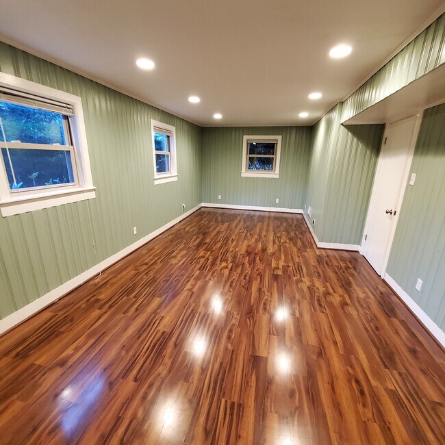 Foto del edificio - 628 Reynolds Dr
