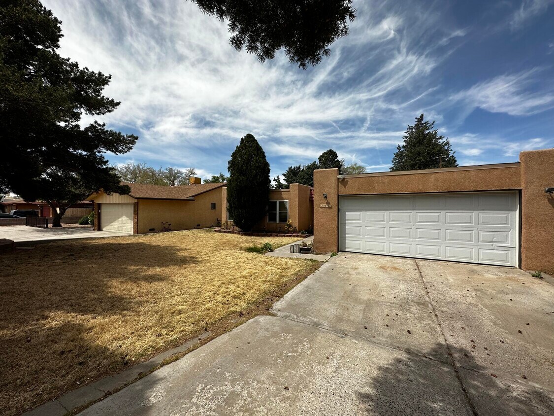 1721 Hiawatha Dr NE, Albuquerque, NM 87112 House Rental in