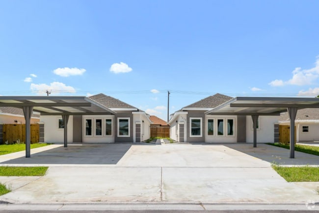 Building Photo - 1217 S Xanthia St
