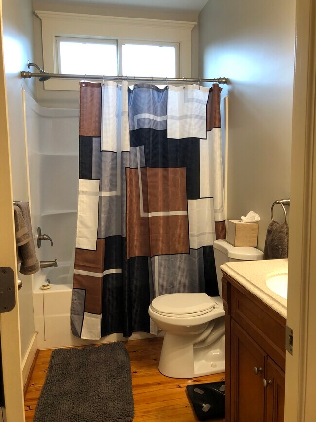Full bathroom - 606 E 12th 1/2 St