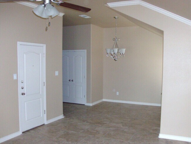 Building Photo - 3 bedroom 2 bath Duplex off Bunny Trail Killeen
