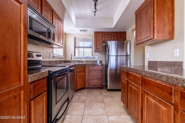 Foto del edificio - 6651 N Campbell Ave