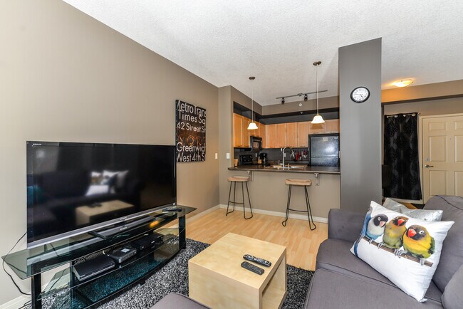Photo du bâtiment - 4245-139 139 Ave NW