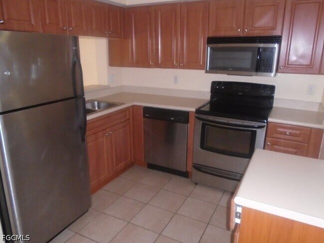 Foto del edificio - 8331 Bernwood Cove Loop