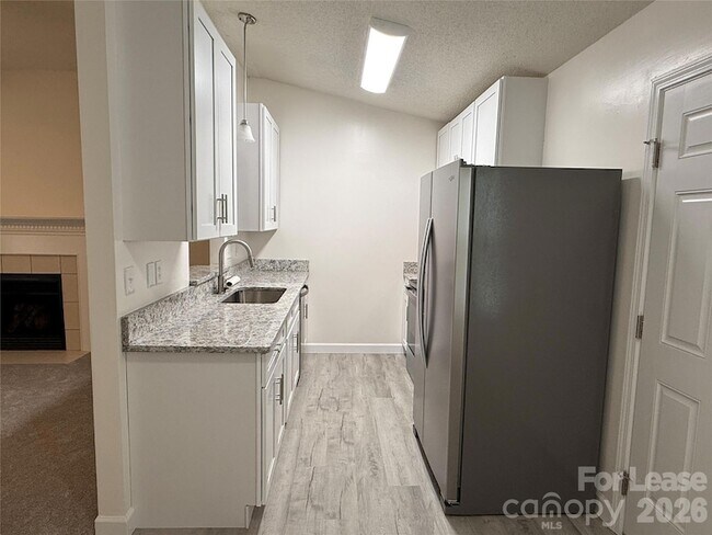 Foto del edificio - 404 Kingville Dr